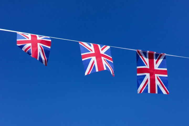 倫敦爆發大規模抗議,英美簽310億科技協議|簽證收緊、房價微降